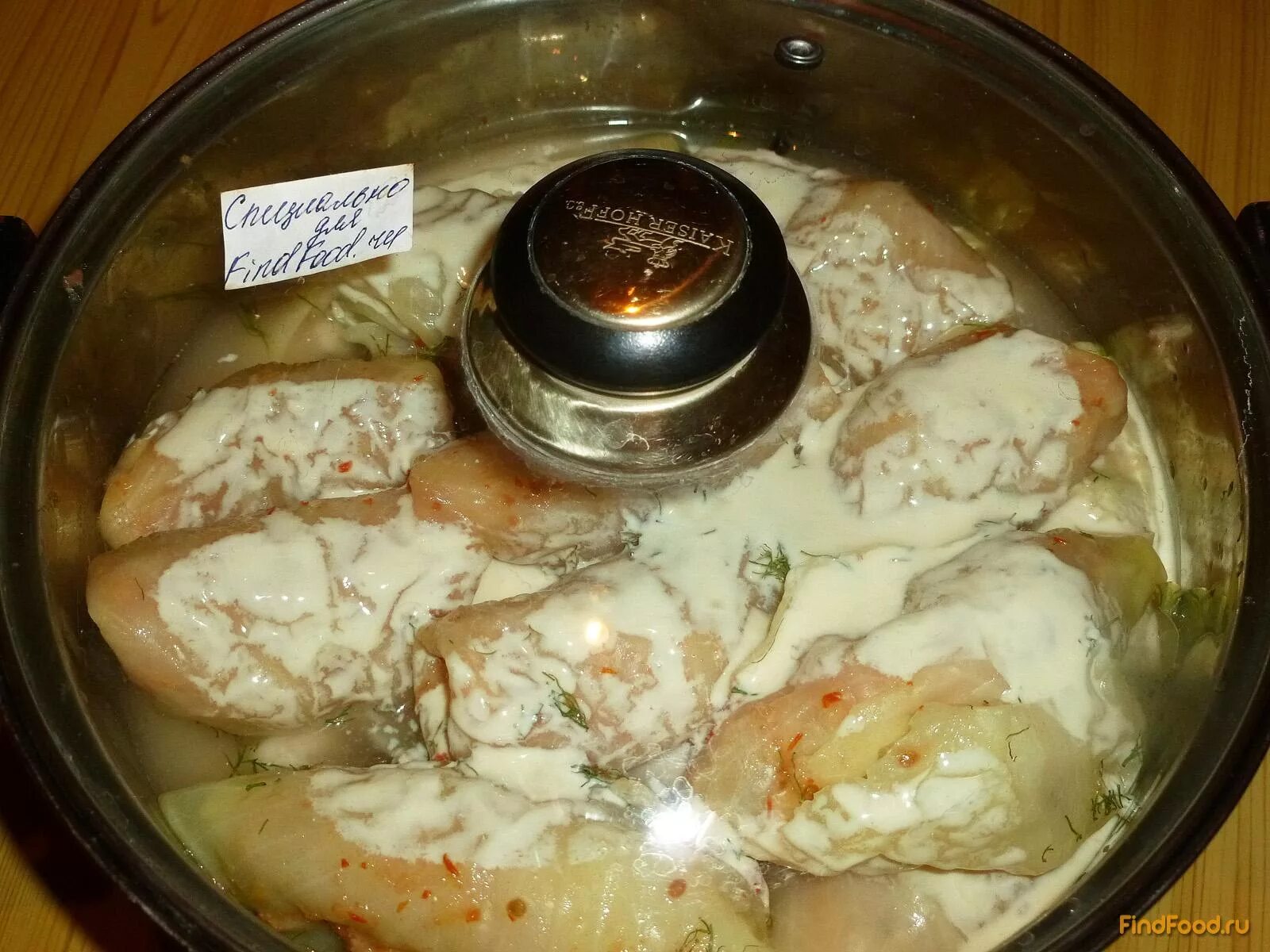 Голубцы в сотейнике. Сколько по времени варить голубцы. Голубцы на сковороде. Голубцы в сотейнике. Голубцы на плите.