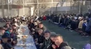 Застолье в колонии