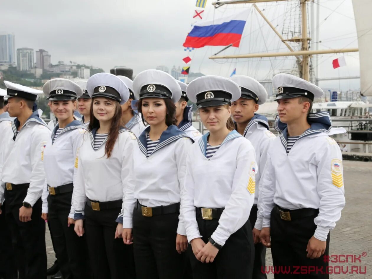 Факультеты владивостока. МГУ Адмирала Невельского. Морской колледж имени Невельского Благовещенск. МГУ Владивосток форма. Форма МГУ Невельского.