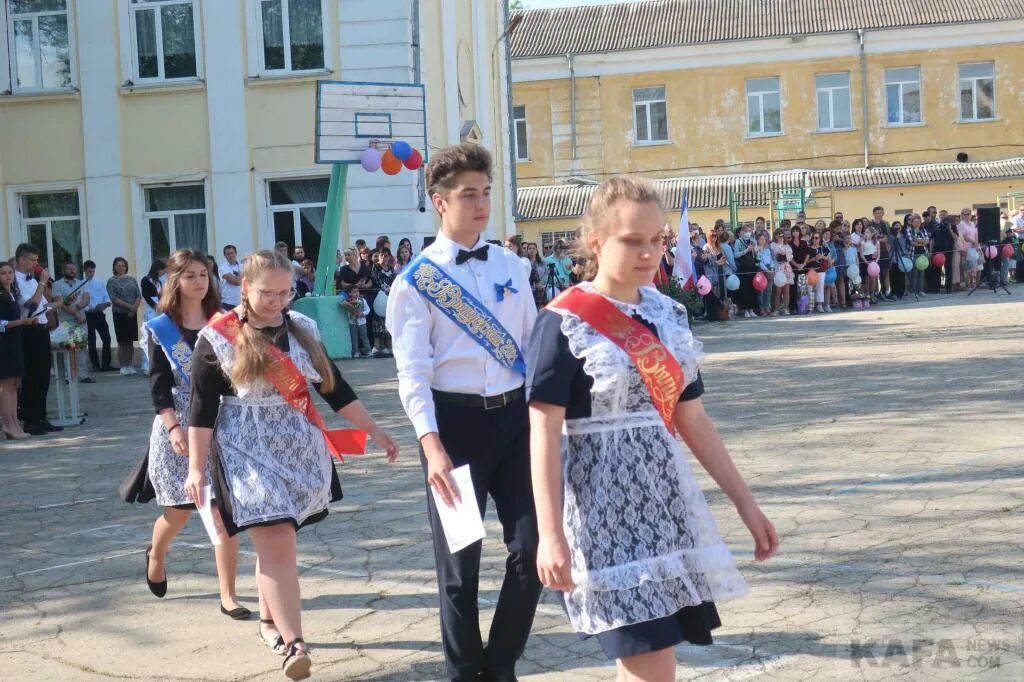 Электронный журнал 5 школа феодосия. Школа 5 феодосия. 5 школа гимназия феодосия. последний звонок в гимназии 5 феодосия. гимназия 5 феодосия.