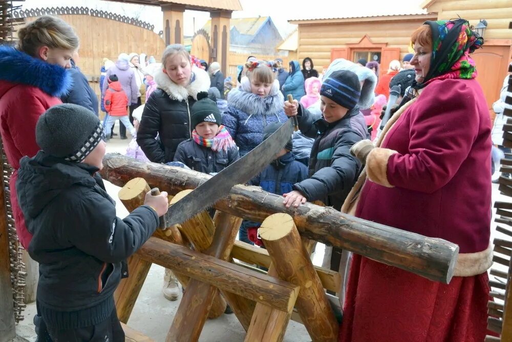 Масленица в порошино киров. Ремесленное подворье Евпраксино. Масленица в подворье Павловск. Масленица ресторан подворье Павловск. Подворье на Масленицу.