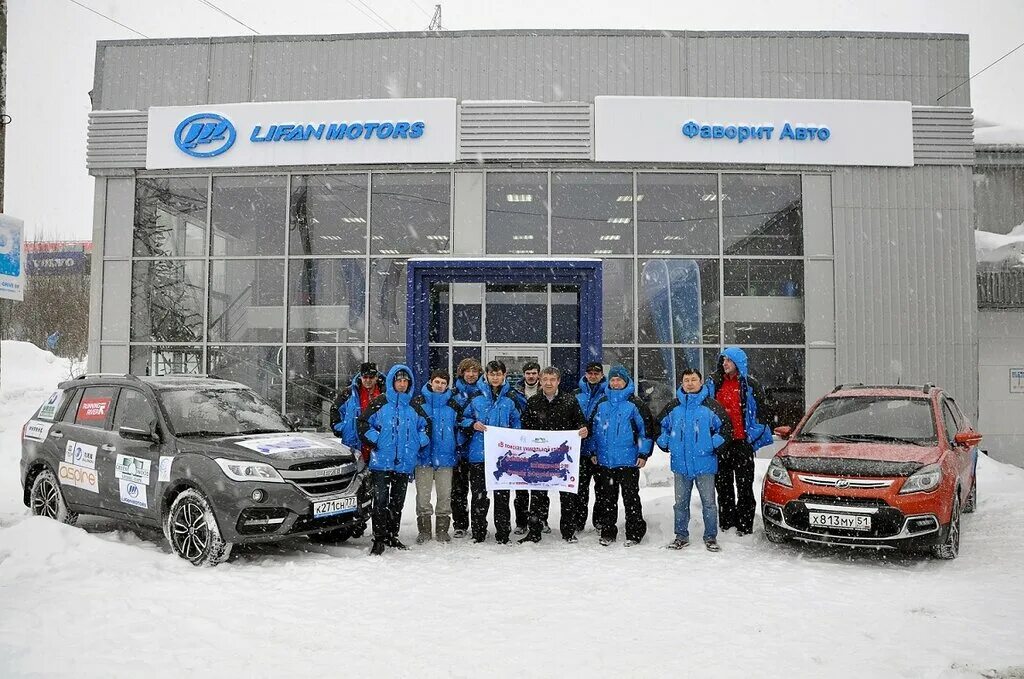 магазин машин. салон авто мурманск. автосалон фаворит барнаул. салон с машинами мурманск. автосалон 4к.