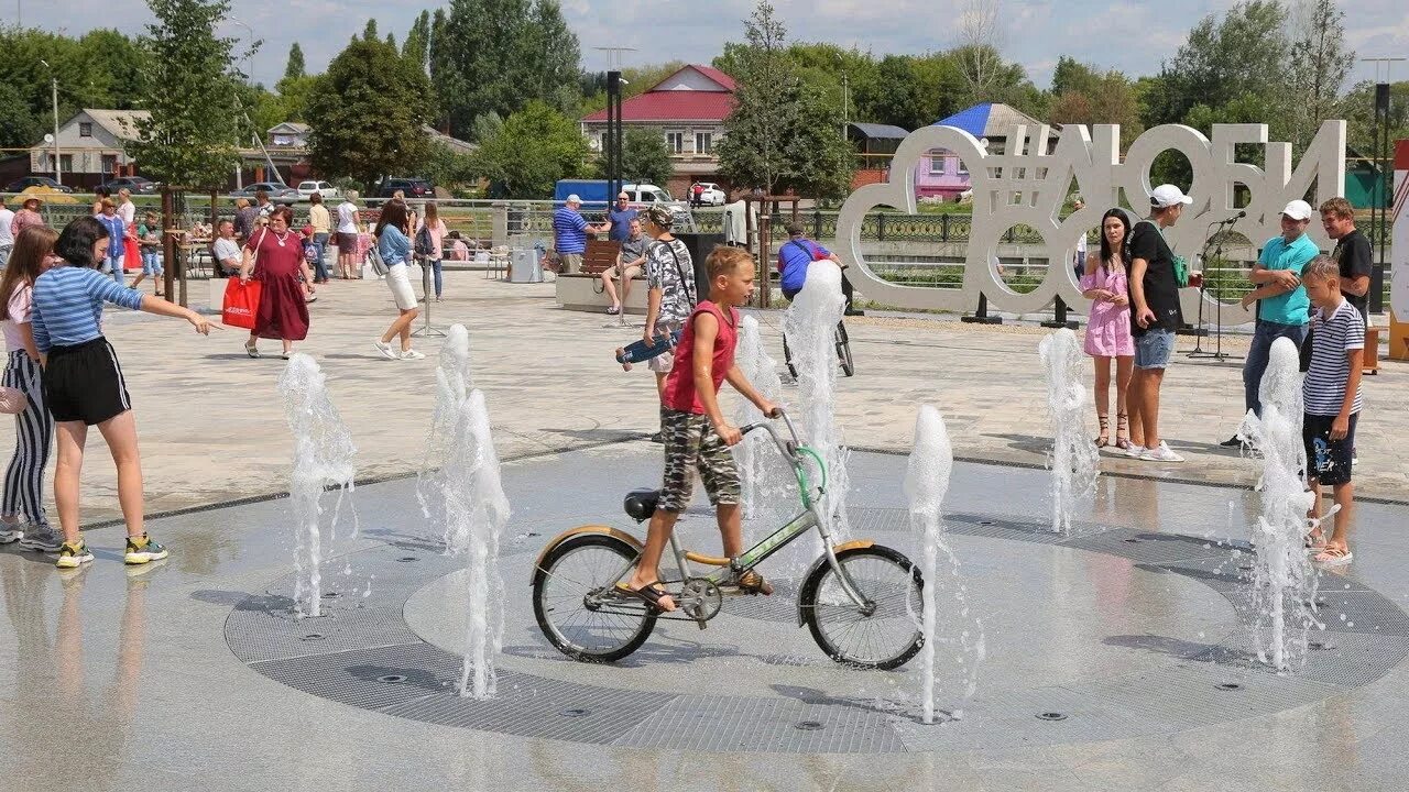 Горячая вода старый оскол. Набережная старого Оскола. Набережная реки Оскол в Старом Осколе. Новая набережная старый Оскол. Фонтан на набережной старый Оскол.