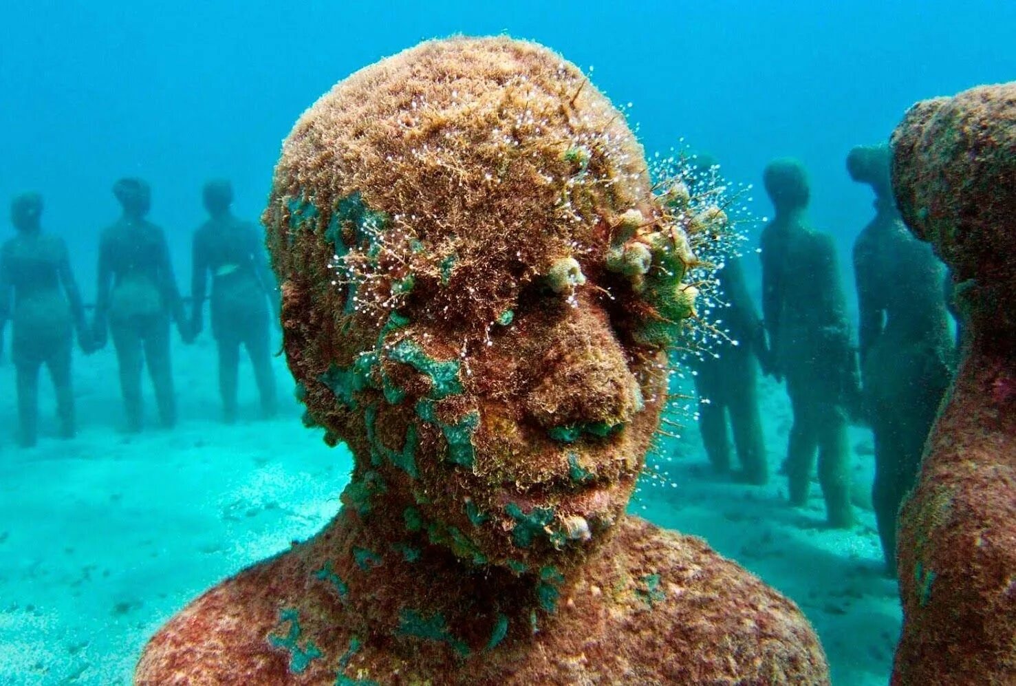 Существуют ли морские. Подводный музей Джейсона де Кайрес Тейлора. Подводный парк скульптур Гренада. Канкун Мексика подводный музей. Подводный музей Айя Напа.