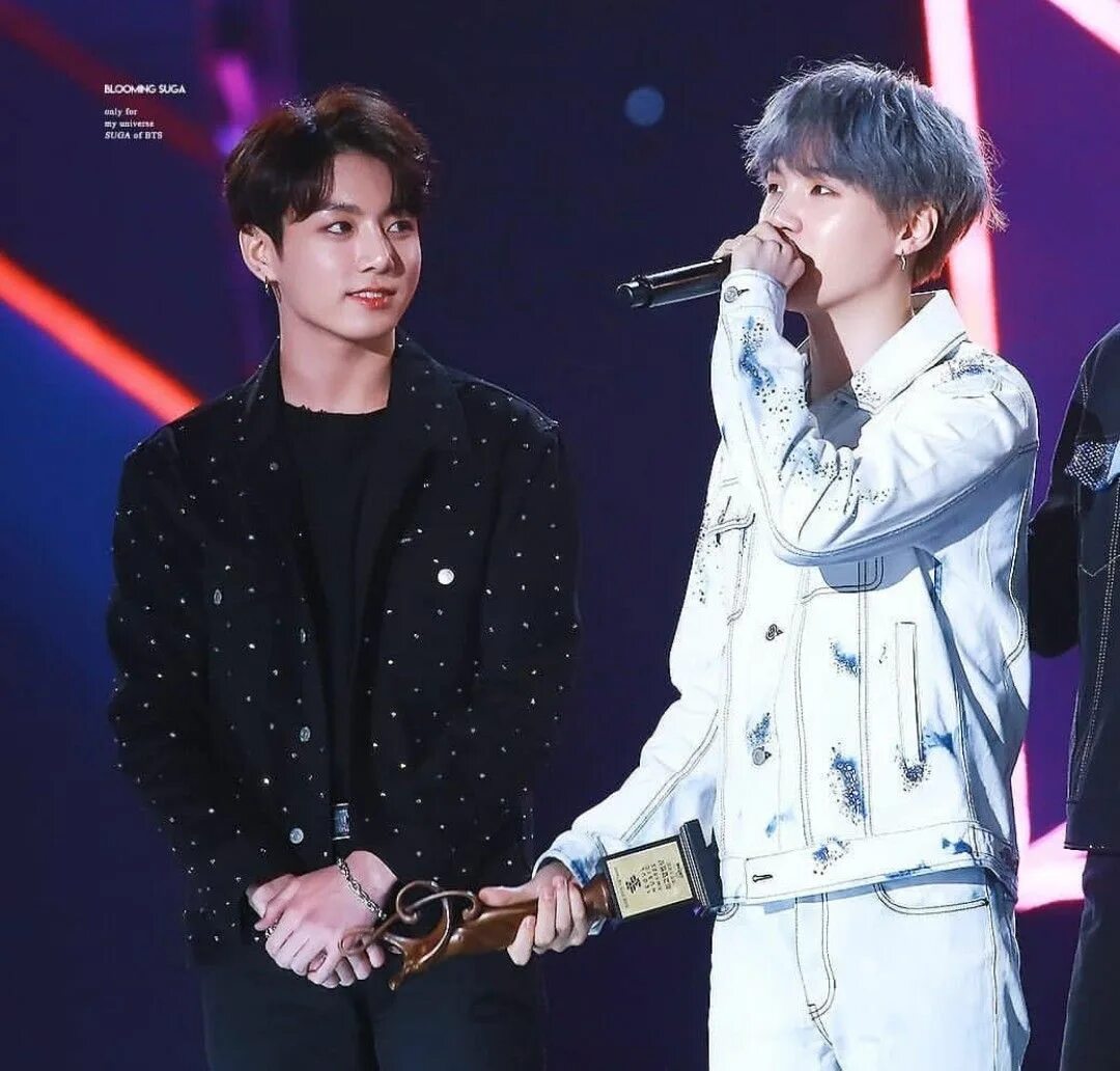 Stay alive jungkook. Stay alive jungkook. Чимин chakho. Jungkook happy. Бтс 2022 чакхо.