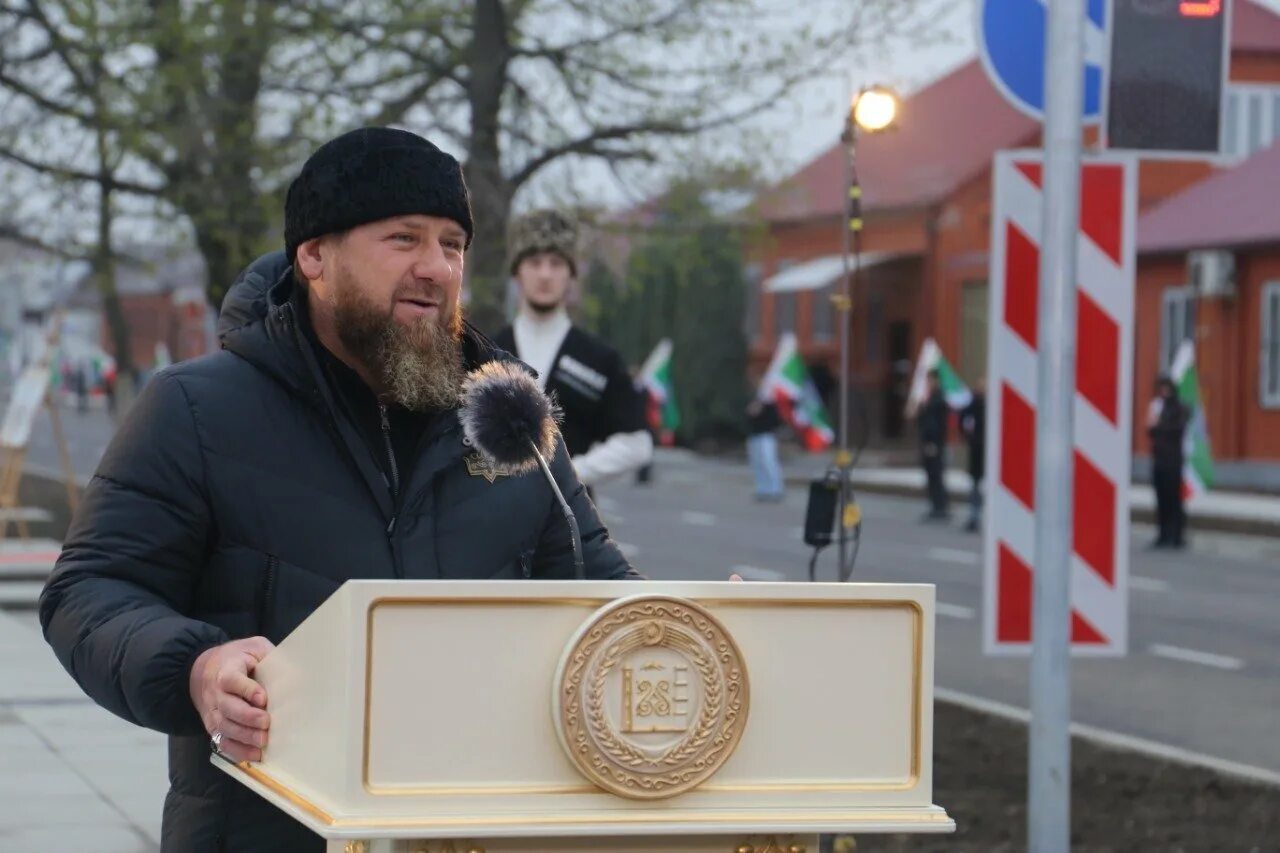 Часы сегодня грозном. Грозный 2021. Грозный сегодня. Проспект Кадырова проект. Грозный 2022 пешеходная улица.