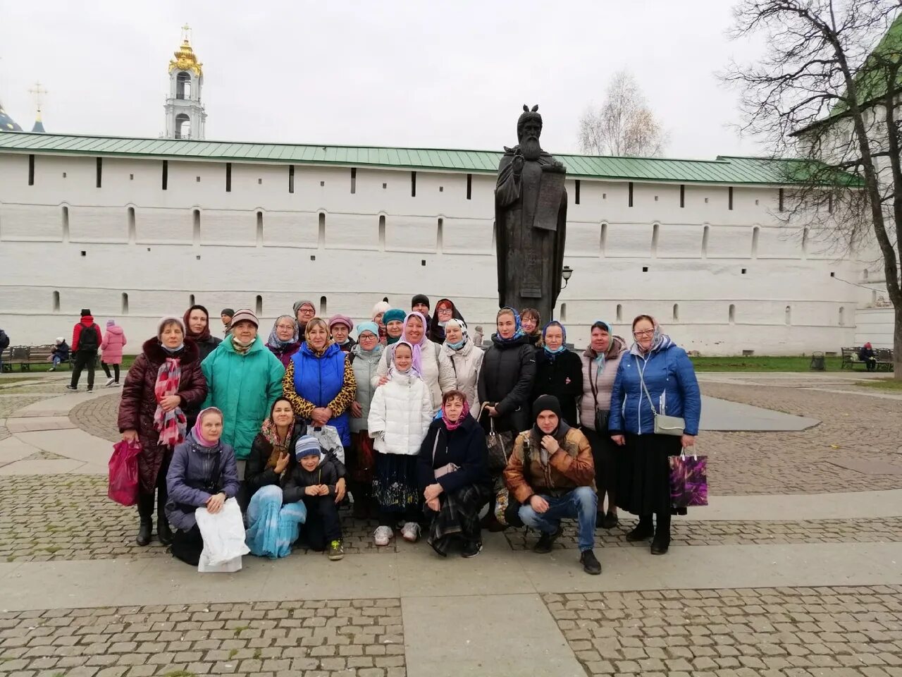 Новости сергиева посада подслушано. Паломники Сергиев Посад. Паломники из Москвы в Сергиев Посад. Подслушано в Сергиевом. Подслушано Сергиев Посад ВК.