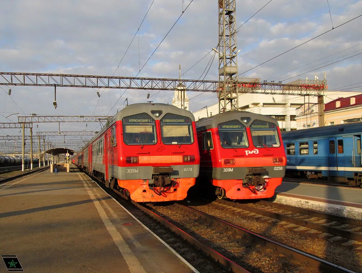 Электропоезда эд9м эд4м. Электропоезд эд9мк 7809. Эд9м 0001. Салон электропоезда эд9м.