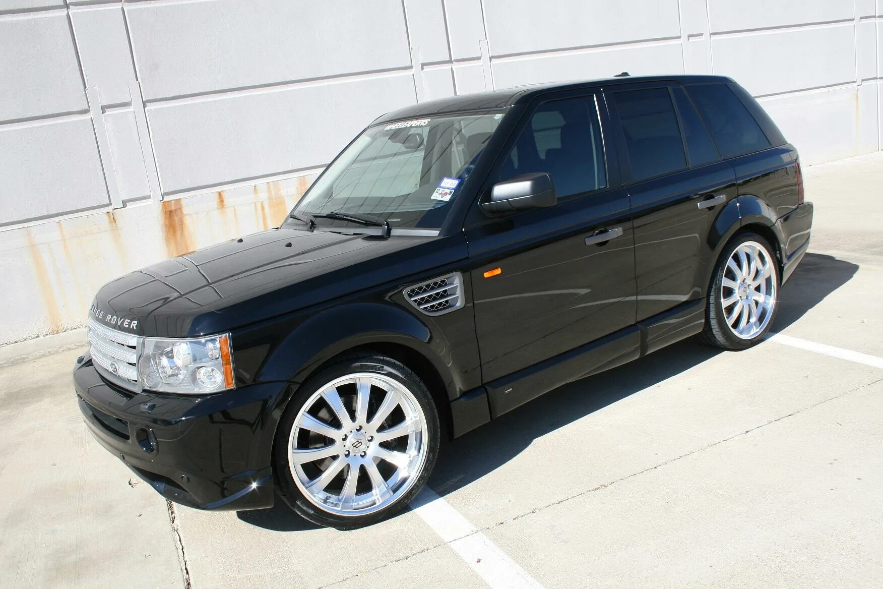 Размер рендж ровер спорт. Оверфинч Рендж Ровер 2010. Range Rover Sport 2006. Range Rover 305 40 22. Range Rover l322 Overfinch r22.