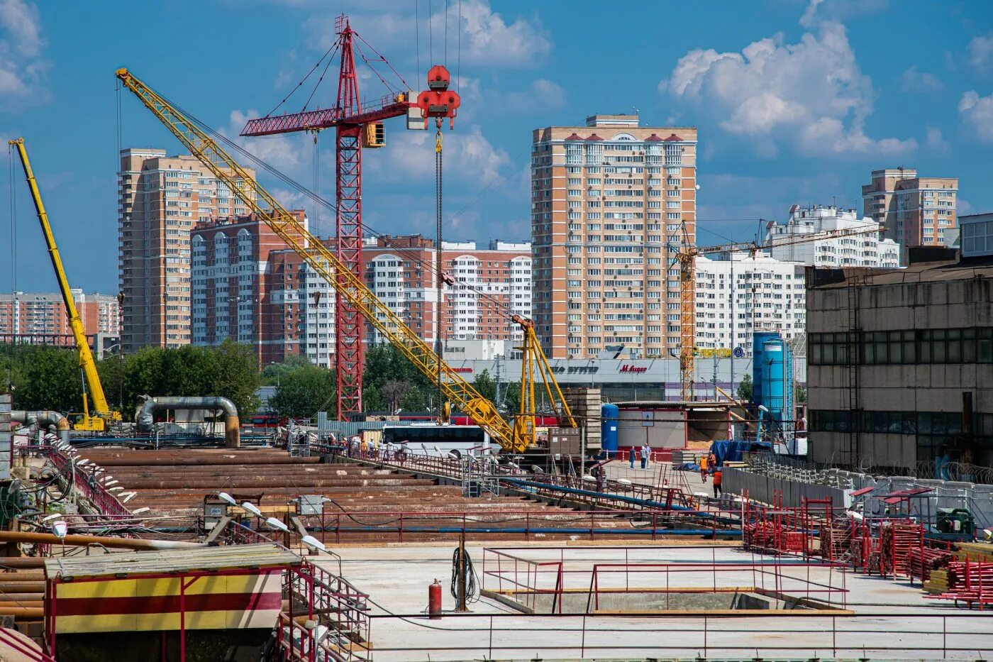 Дом лианозово. Станция метро Лианозово Собянин. Строится станция Лианозово. Стройка в Китае. Строительство в Лианозово Москве.