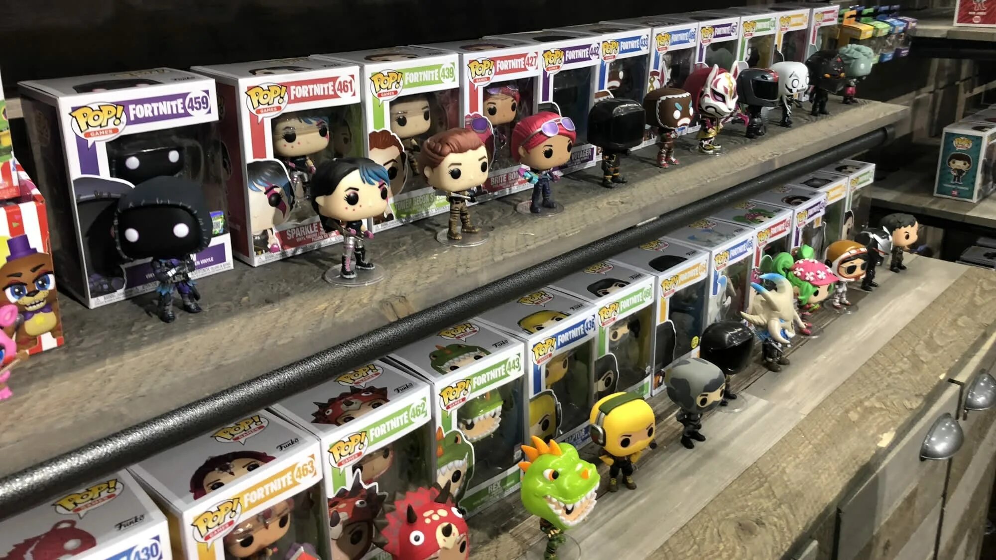 Funko store. Toys r us funko pop. магазин фанко в москве. самые большие игрушки фанко поп. магазин funko в москве.