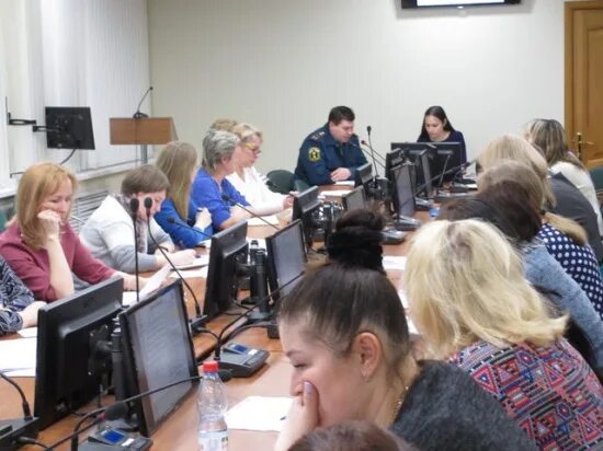 избирательная комиссия сыктывкар. избирательный участок сыктывкар. уик сыктывкар. избирательный участок вывеска. избирательный участок фото республика коми.