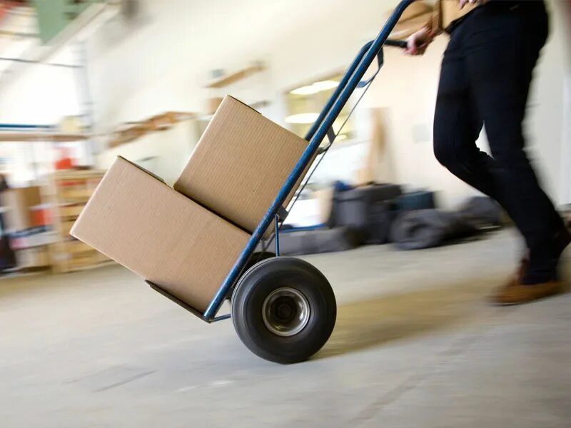 Разгрузка грузовых машин. Трак с домом. Машина для перевозки мебели. Moving track. Перевозка вещей.