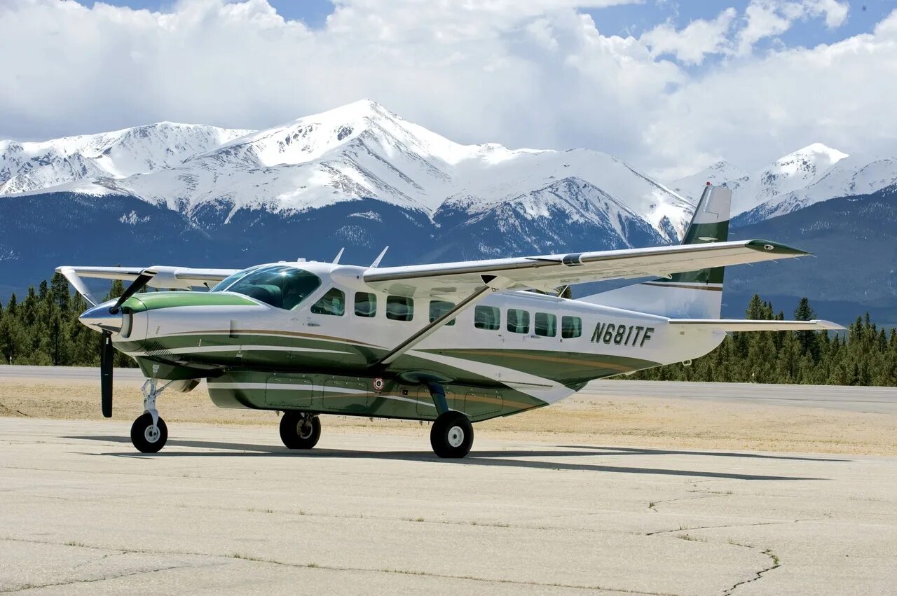 Самолет сена. Cessna 208. Цессна 208 Караван. Самолет Cessna 208. Самолет Цессна 208 Caravan.