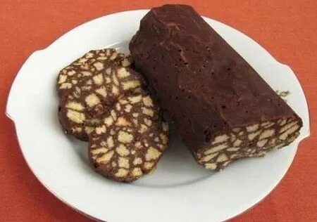 Колбаска из печенья и сгущенки без выпечки