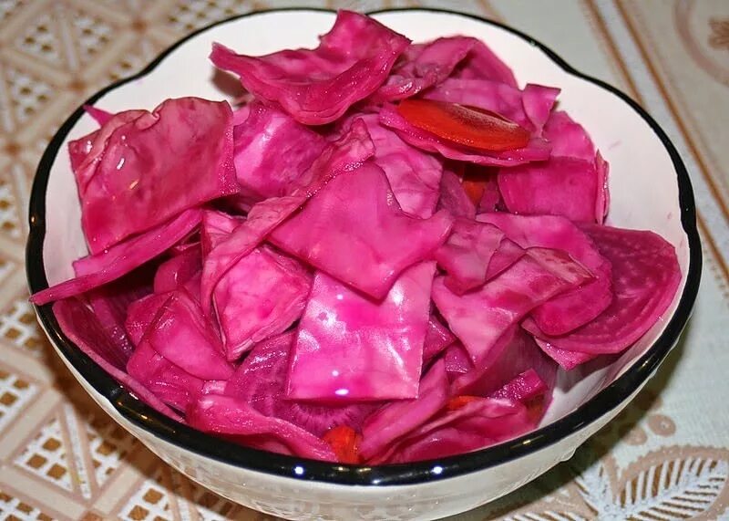 Как замариновать капусту со свеклой кусками. Капуста пилюска краснокочанная. капуста белокочанная пелюстка. капуста пелюстка со свеклой быстрого. капуста пелюстка со свеклой.