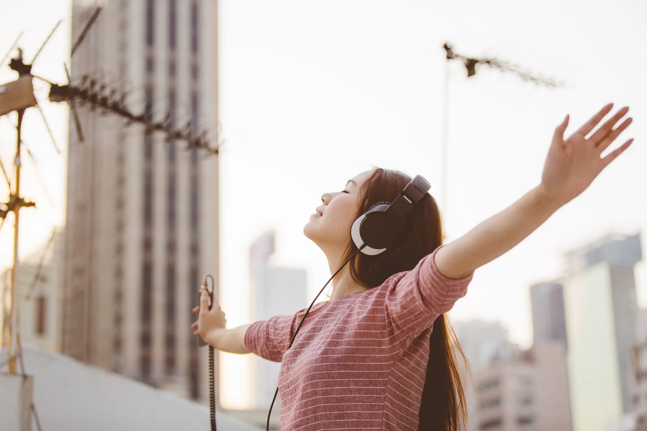 They listening to music now. Listen to the Music. Listening to Music. Listen to Music Vertical. Вокализация фото.