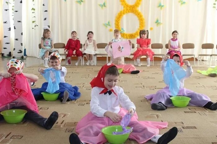 танец стирка в детском саду для малышей. танец стирка в детском саду. стирка танец в детском саду музыка. танец стирка в детском саду для малышей. танец с тазиками.