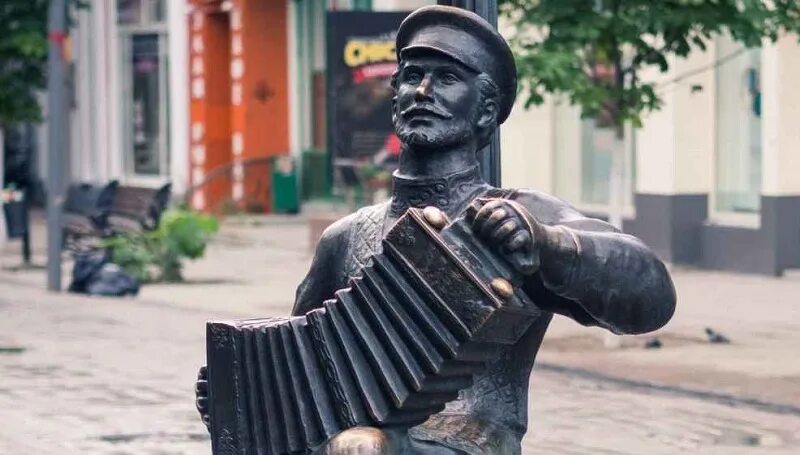 Памятники в саратове фото цены Памятник саратовской гармошке Европа, Россия, Саратовская область
