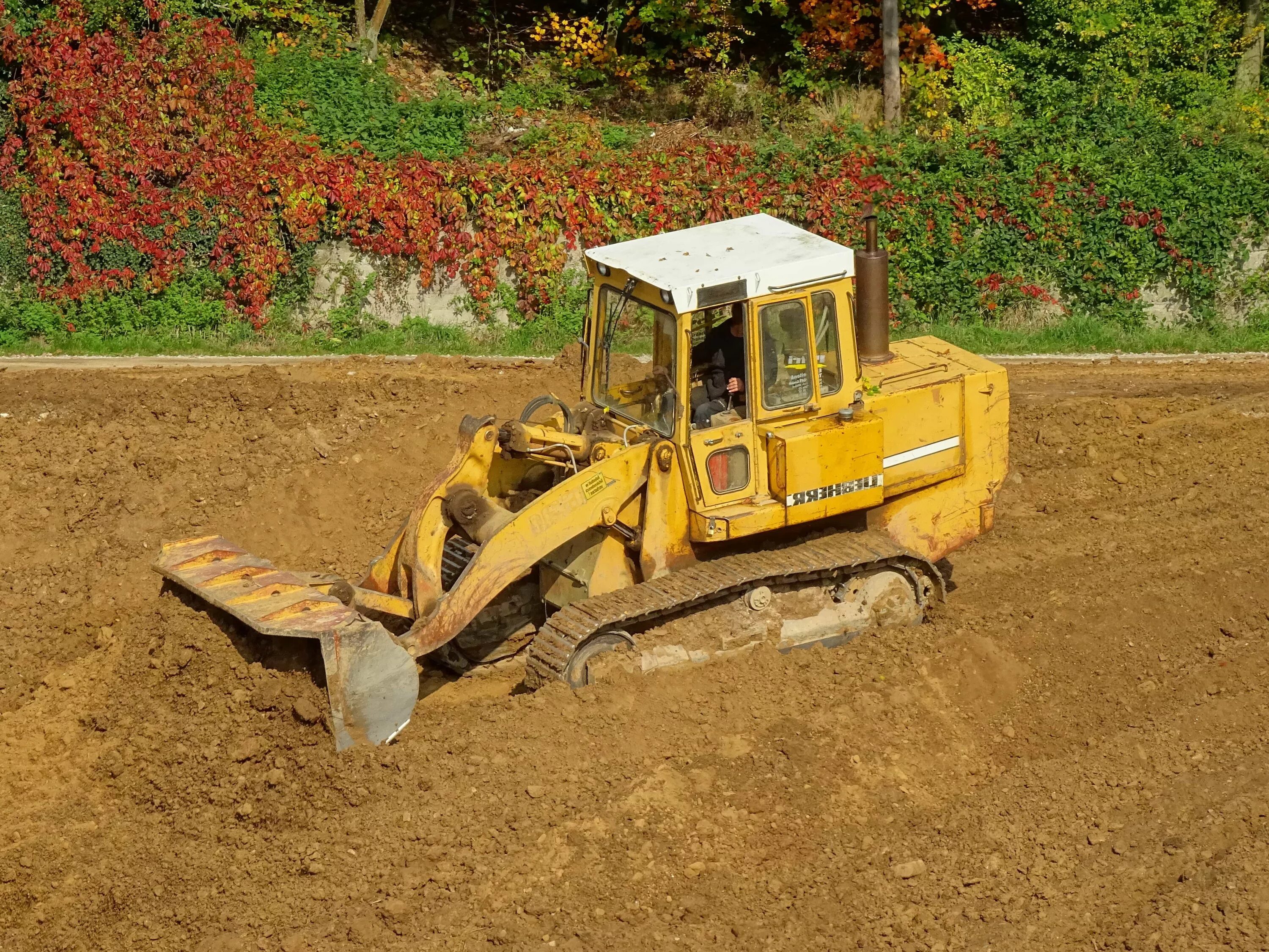 Бульдозер давай. Бульдозер JCB. Трактор экскаватор. Спецтехника бульдозер. Трактор бульдозер экскаватор.