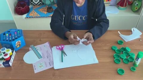 Жас жалаңаш әдемі жалғыз жігіттер