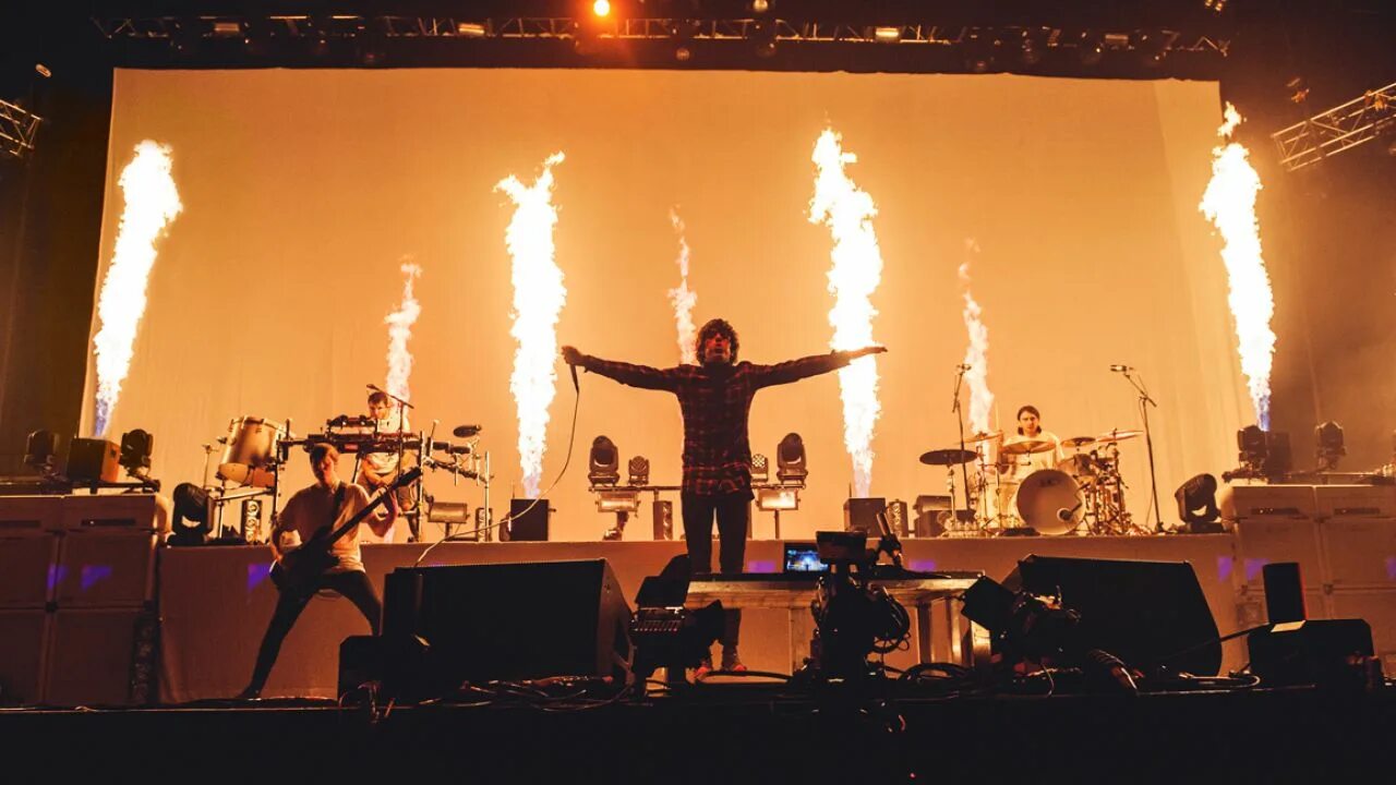 Bmth концерт. Концерт бринг ми зе хоризон. Концерт бринг ми зе хоризон. Oliver sykes 2022. Bring me the horizon 2022.