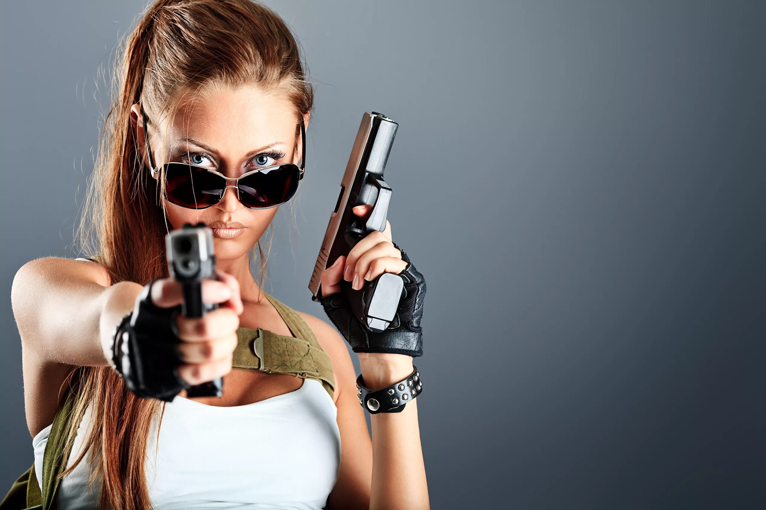 Настя высоцкая. Крутые картинки на телефон для девушек. Аврил лавин 2000-х. Девушка в очках обои. Кассета аврил лавин.