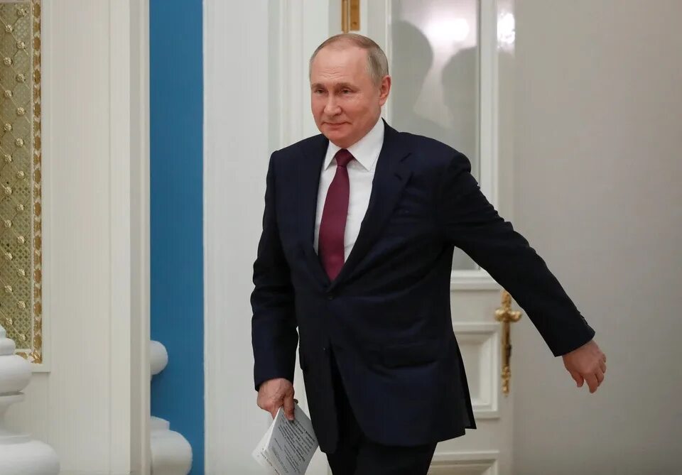 Что с президентом. Президент Аргентины 2022. Путин в пиджаке. Путин и президент Аргентины. Путин президент Америки.