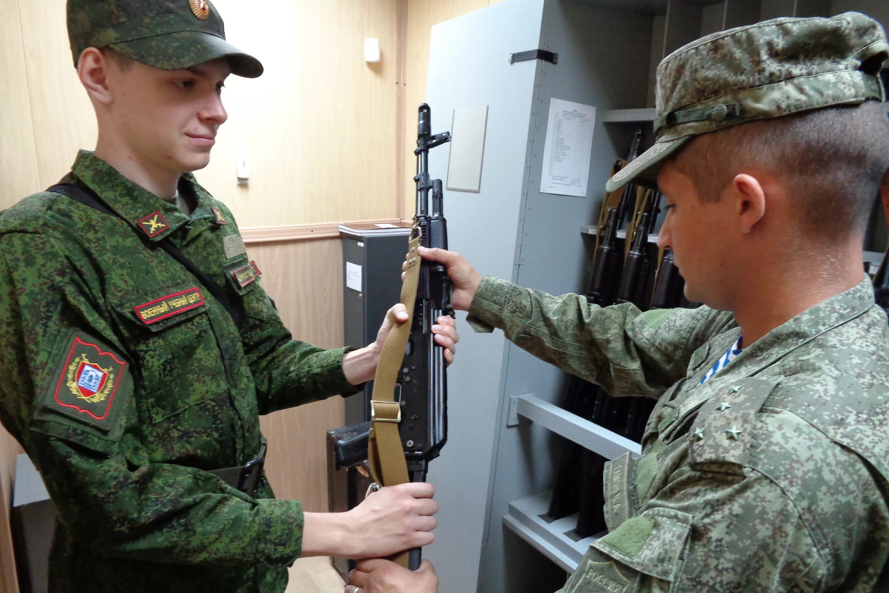 Подготовка граждан по военным специальностям. Солдаты и сержанты. Командир взвода. Сержанты на занятиях. Военные отделы.