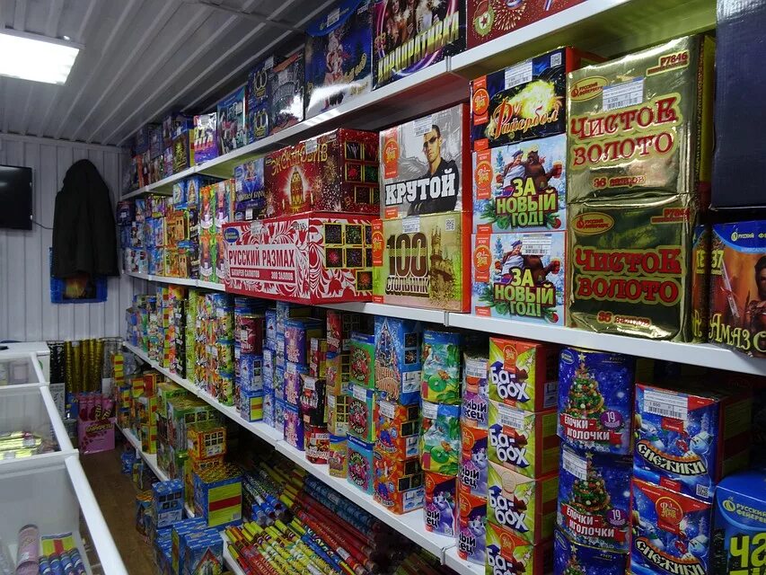 пиротехнический магазин. бутик с пиротехникой. до скольки работают магазины пиротехники. магазин фейерверков таганрог. русский фейерверк режим работы.