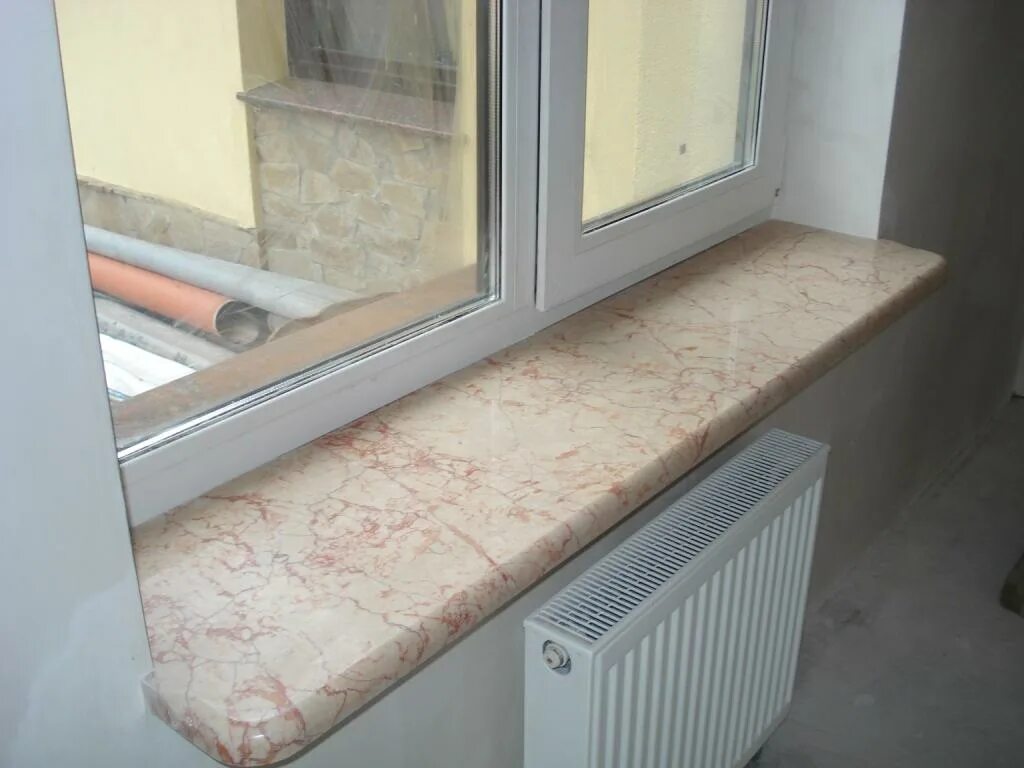 Подокойнике. Подоконник 20 мм из мрамора. Широкий подоконник. Алюминиевые подоконники alumsill. Откосы danke.