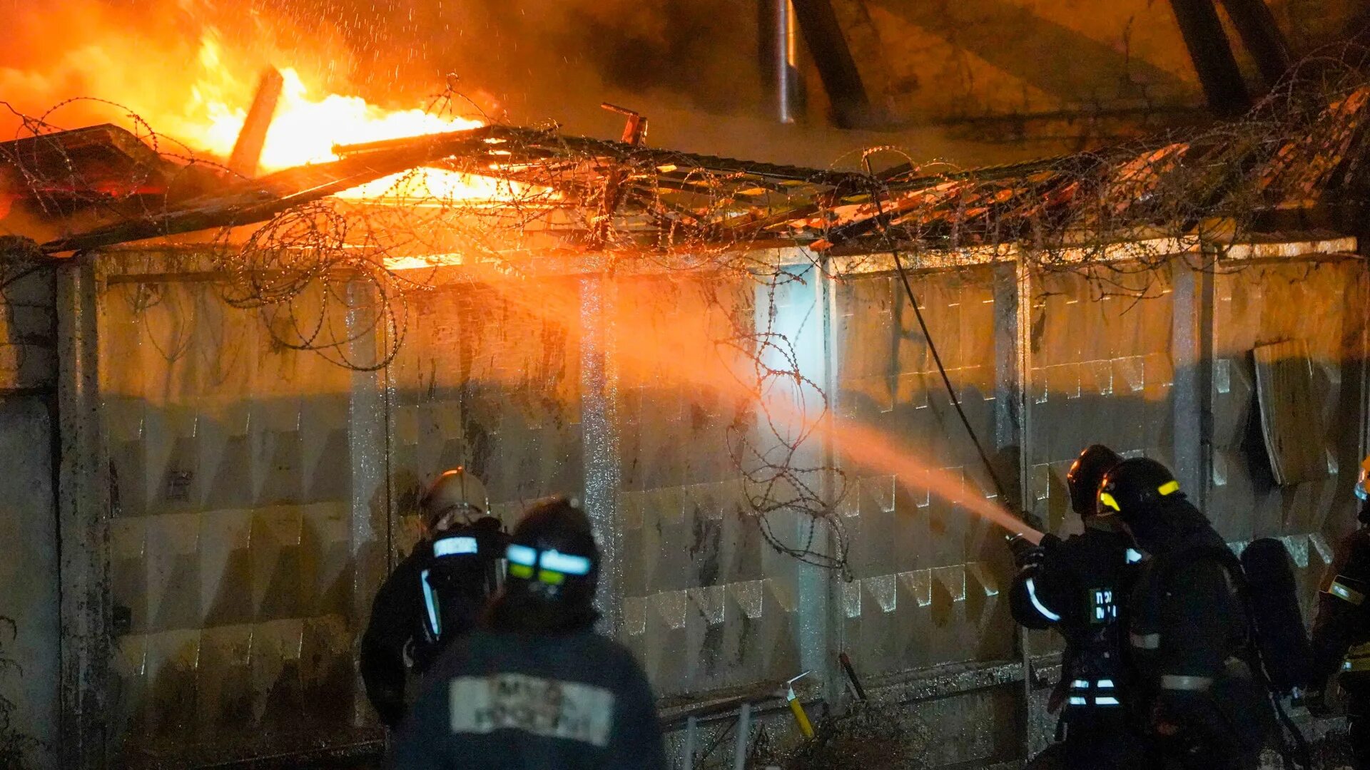 Пожар. Пожар в здании. Пожар дома. Горящее здание. Москва сгоревшая пожаром