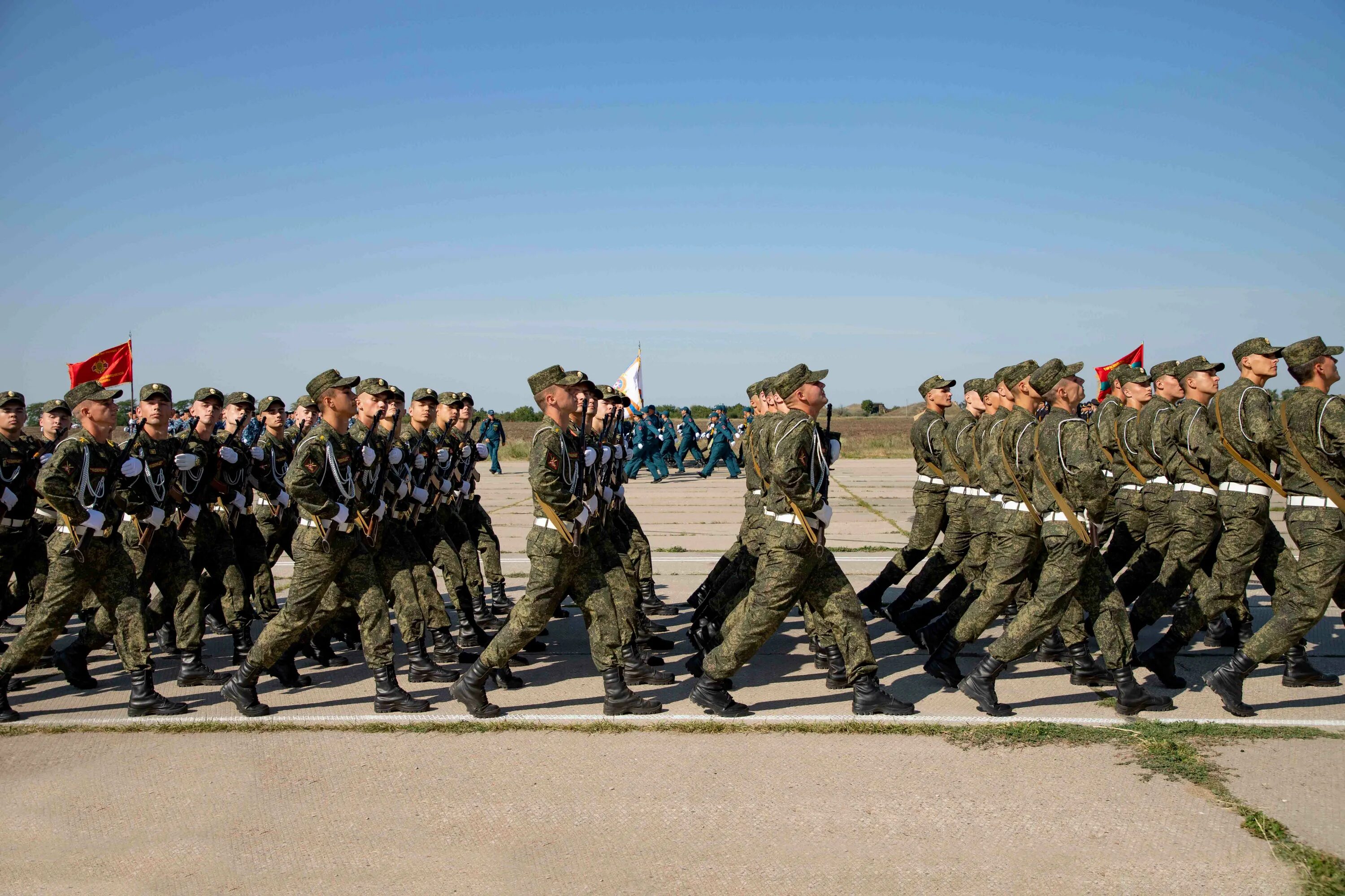 Смотр в армии. Строевой смотр военнослужащих. Строевой смотр в армии. Строевой смотр вооружения и техники. Армейские строевые