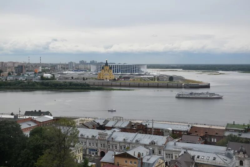 на волге широкой на стрелке далекой. сормовская лирическая текст. песня под городом горьким текст песни. сормовская лирическая. широкая волга.