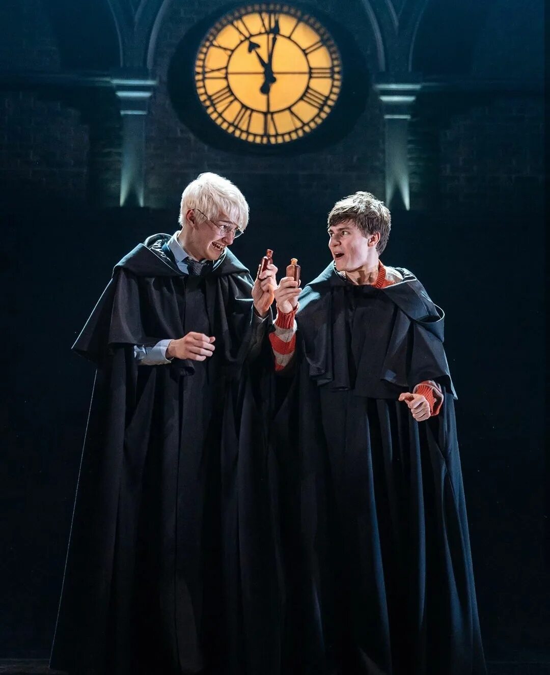 гарри поттер и проклятое дитя спектакль. гарри поттер и проклятое дитя. проклятое дитя сюжет. гарри поттер и проклятое лите. гарри поттер и проклятая дитя.