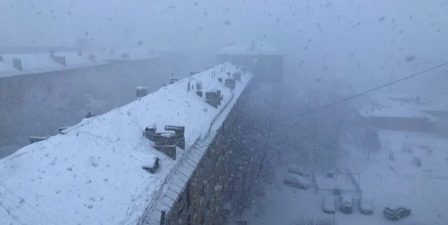 Очень сильный снегопад. Мурманск снегопад. Очень Силени снегопад. КП снежный Мурманск.