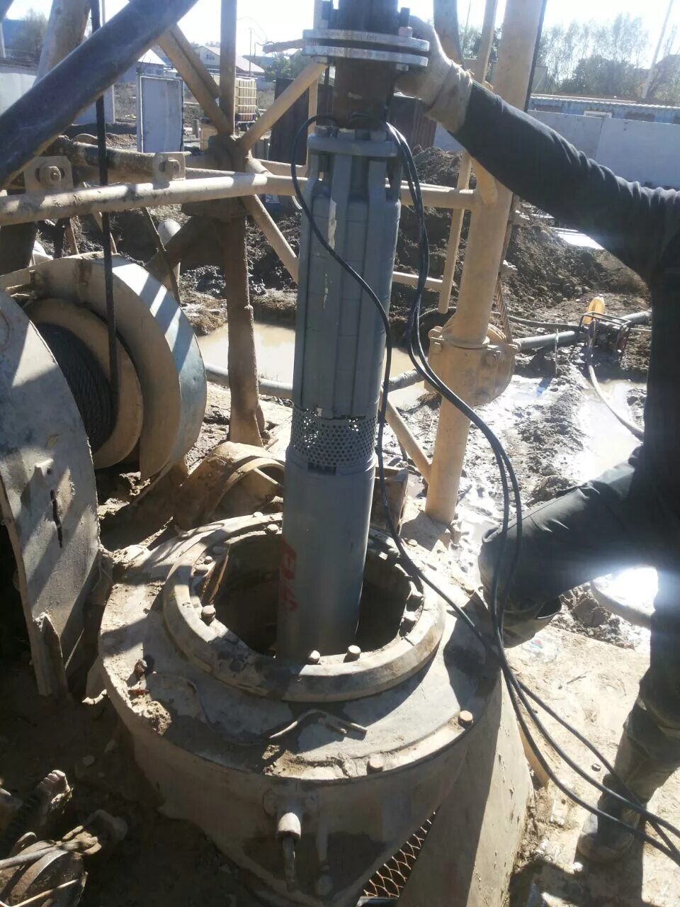 Стол ротора буровой установки. Ротор скважины. Подтягивание конуса подошвенной воды в скважине. Технология бурения нефтяных и газовых скважин. Ротор скважины.