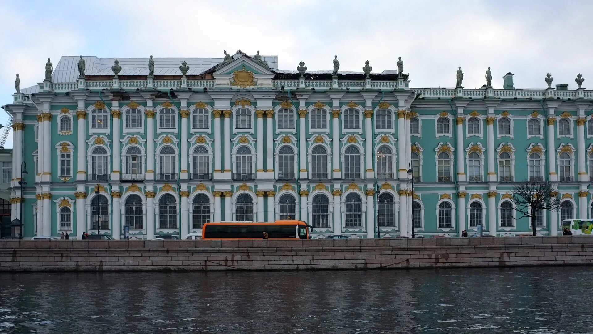 Эрмитаж СПБ. Здание Эрмитаж в Петербурге. Зимний дворец Санкт-Петербург. Мраморный дворец Санкт-Петербург.