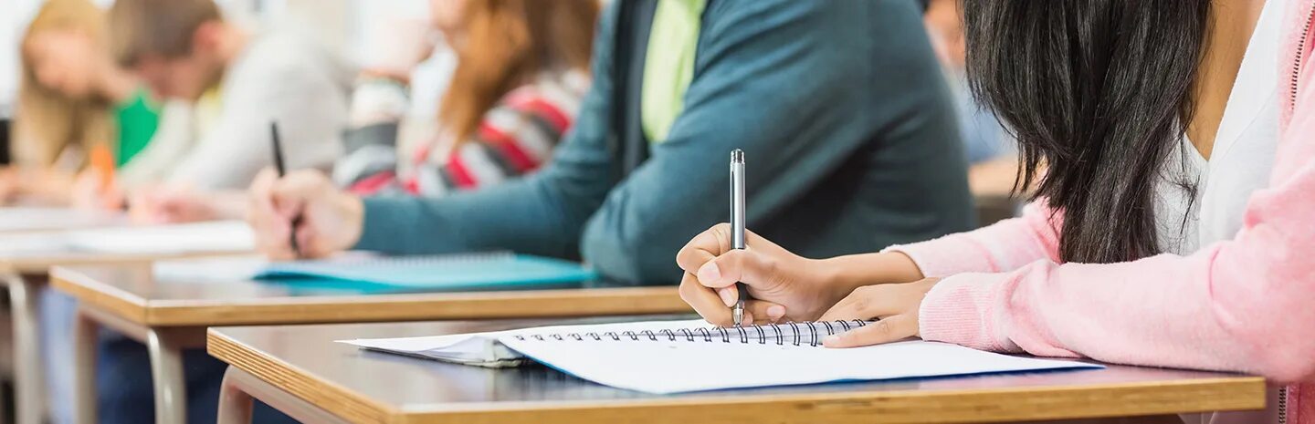 Ielts exam. подготовка к международным экзаменам. студент с ноутбуком. University entrance exam. Exams kz.