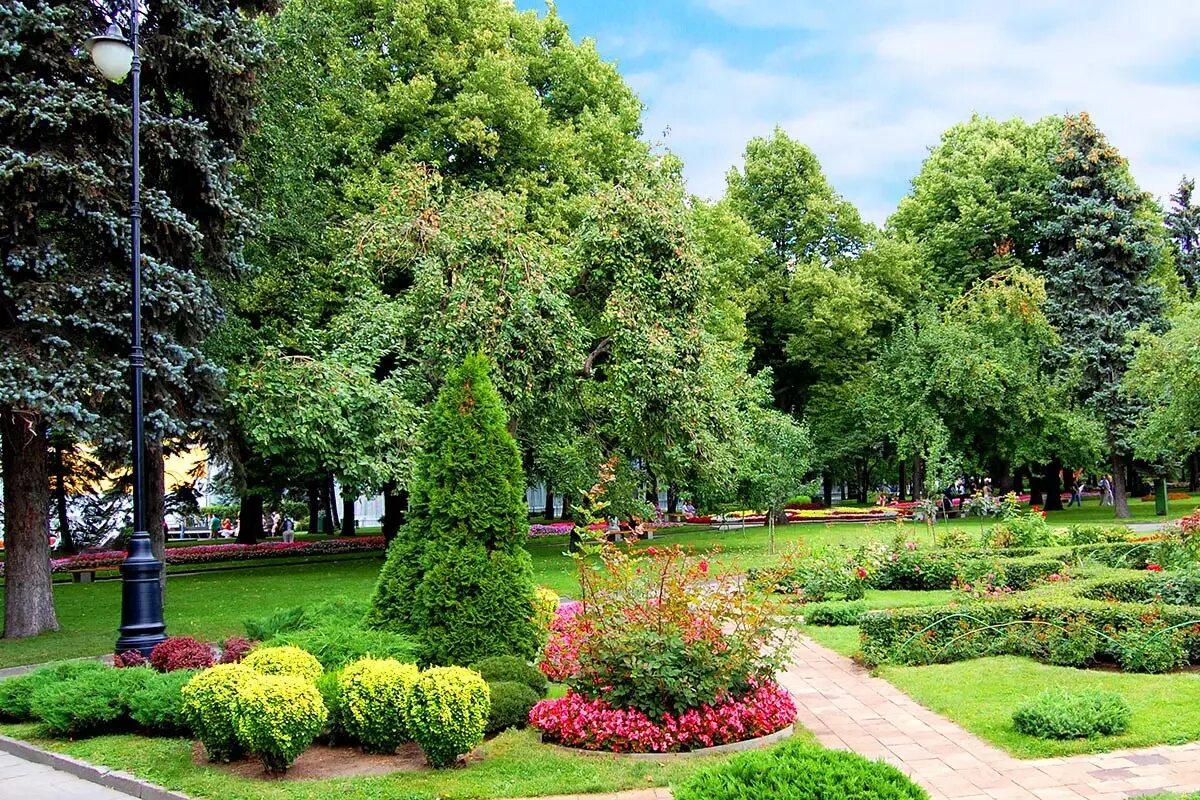 Сады московского кремля. Тайницкий сад Москва. Тайницкий сад Московского Кремля. Тайницкий сад и большой Кремлёвский сквер. Московский Кремль Нижний Тайницкий сад.