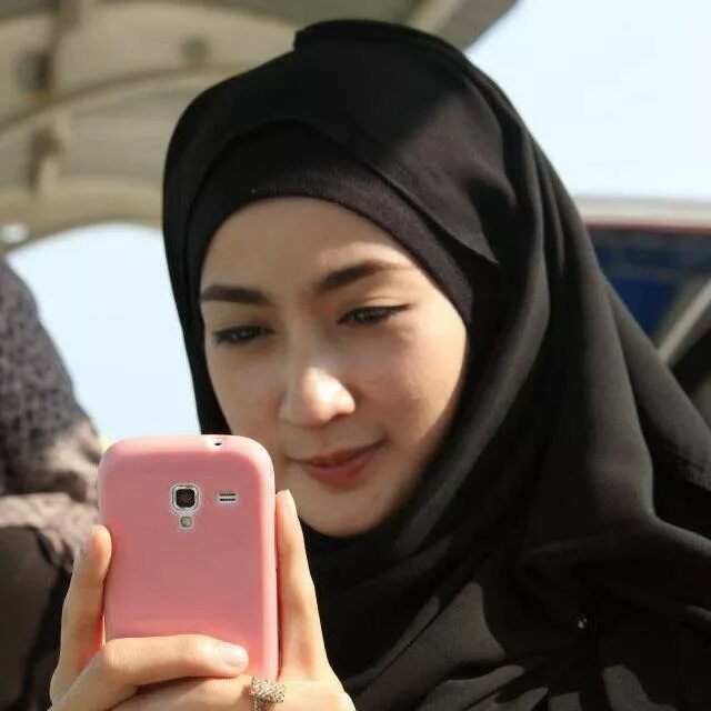 Main cantik