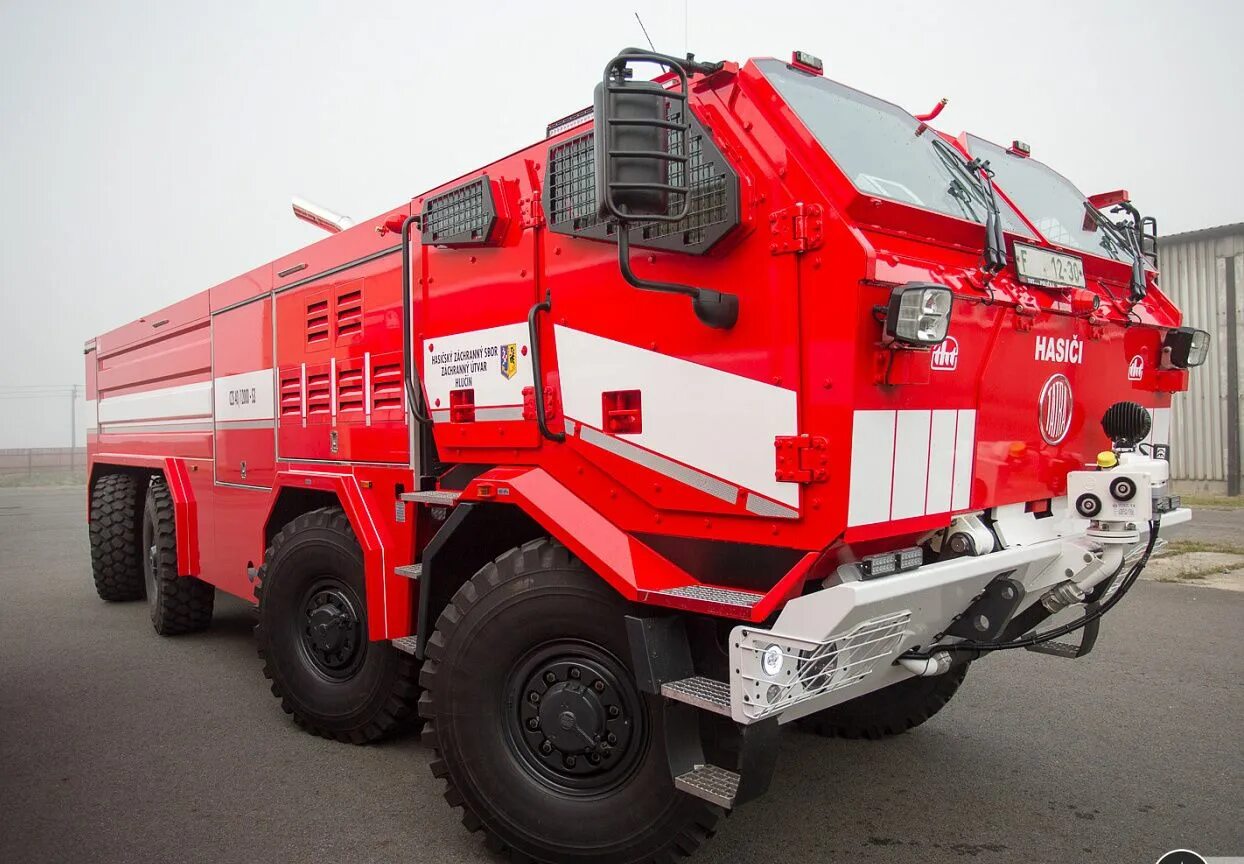 Пожарные автомобили специального назначения. КАМАЗ 65224 пожарный. Татра 815 пожарная машина. Пожарная машина Rosenbauer Panther 8x8. КАМАЗ пожарная машина 8x8.