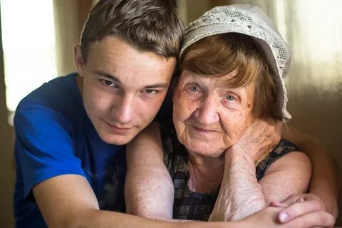 Парень с бабушкой