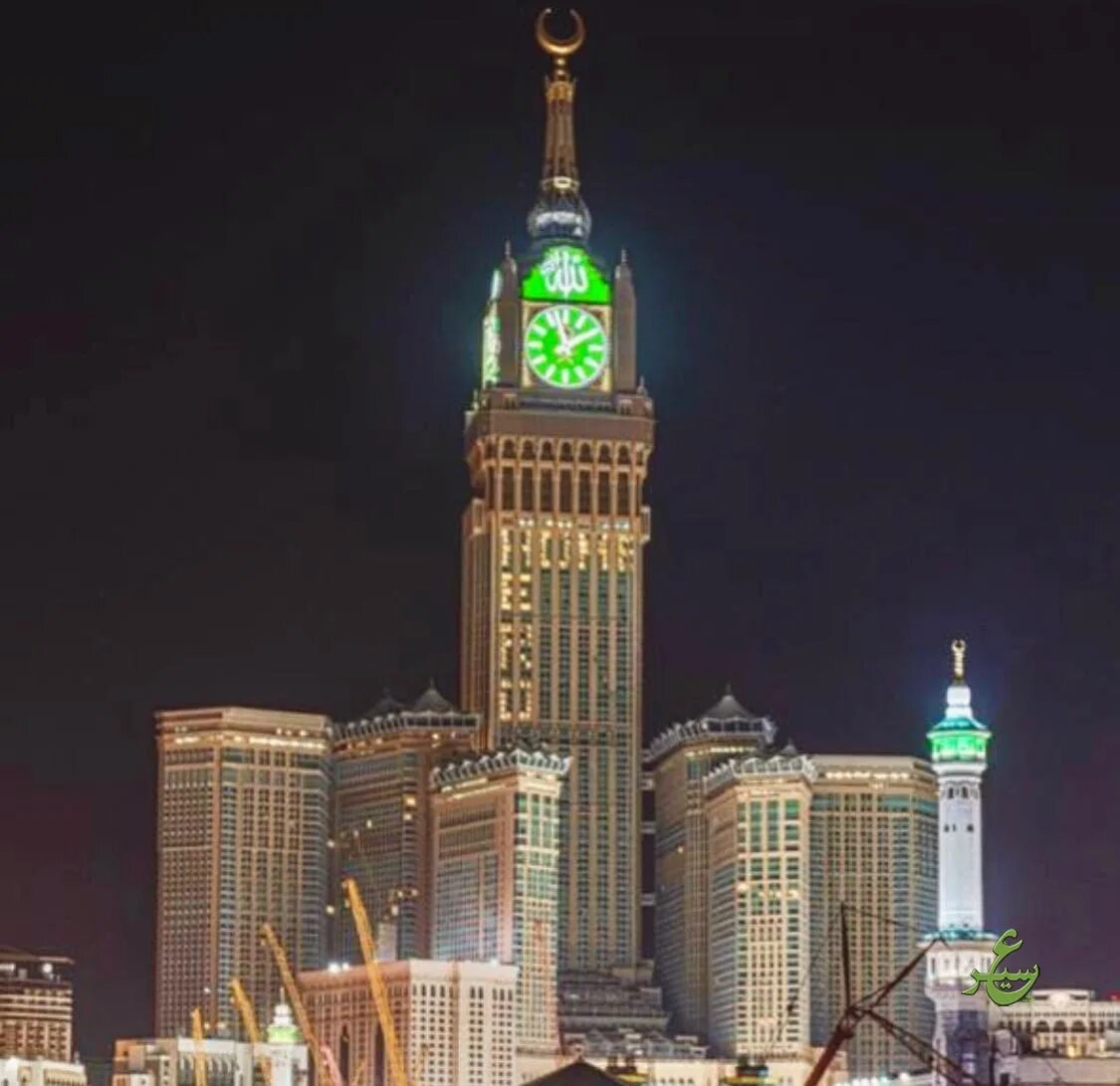 Самых больших часов. Мекка клок Тауэр. Makkah Royal Clock башня. Часы Мекка на башне. Мекка и Медина небоскреб.