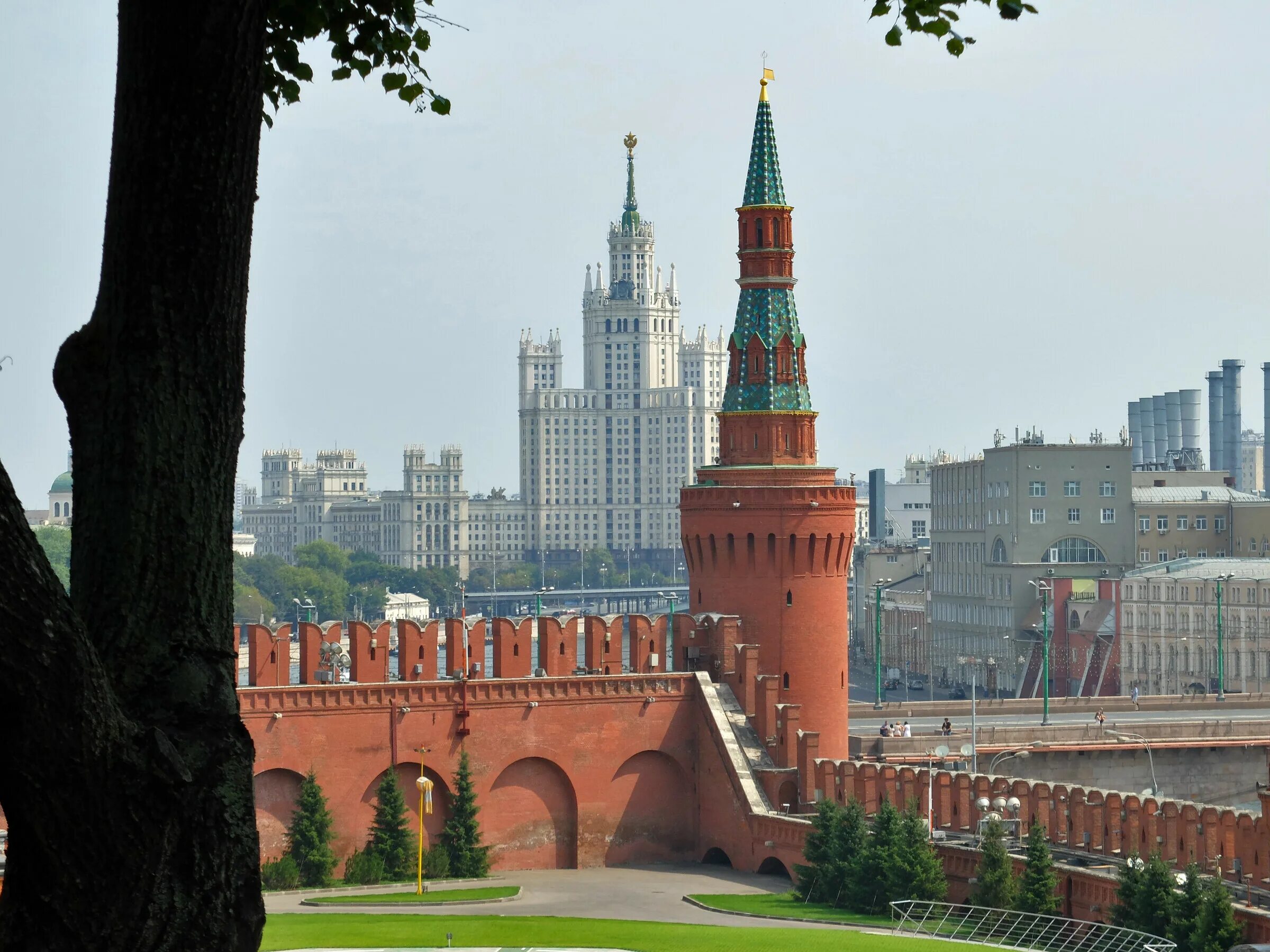Водовзводная башня московского кремля внутри. Собакина башня московского кремля. Москва кремль водовзводная башня. Константино-еленинская башня кремля. Русский в какой башни.