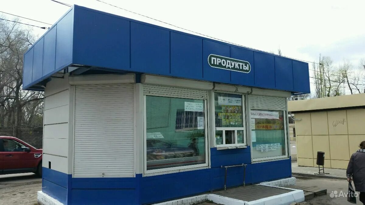 ларек традиция город елец. маленький ларек. коричневый павильон. аренда павильона авито. павильон под аренду.