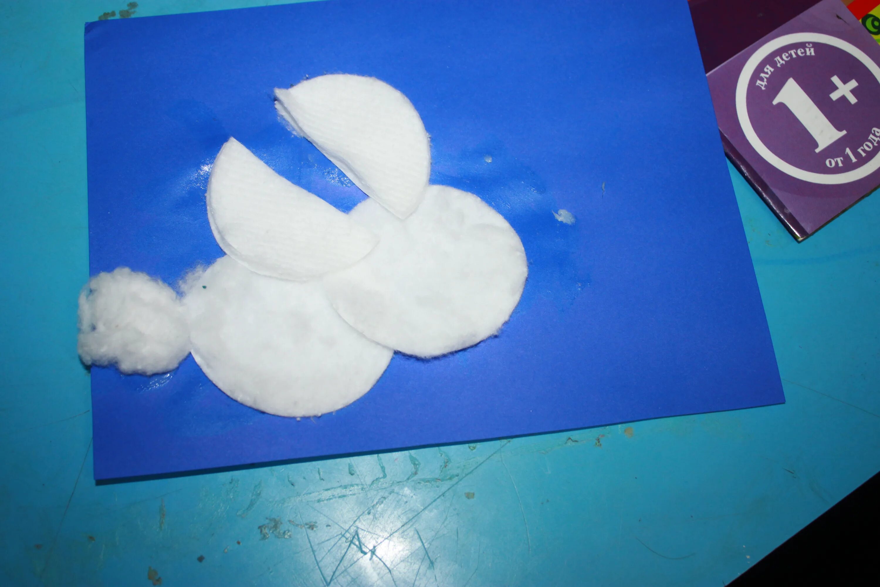 Зайчик из ватных дисков. Поделка зайчик из ватных дисков. зайчик из ватных дисков объёмный. кролик из ватных дисков аппликация.