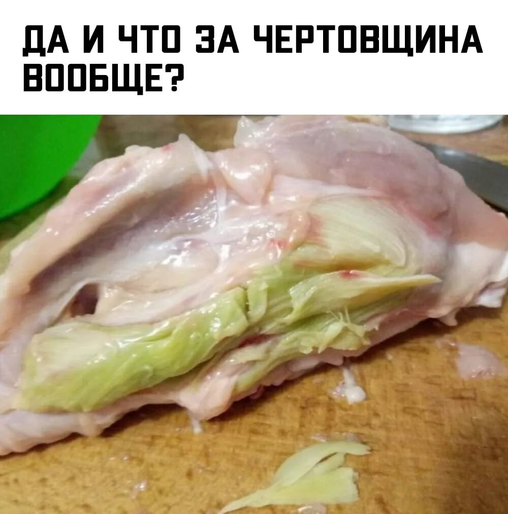 Почему мясо желтое. Зеленое мясо в куриной грудке. Куриная грудка внутри зеленая.