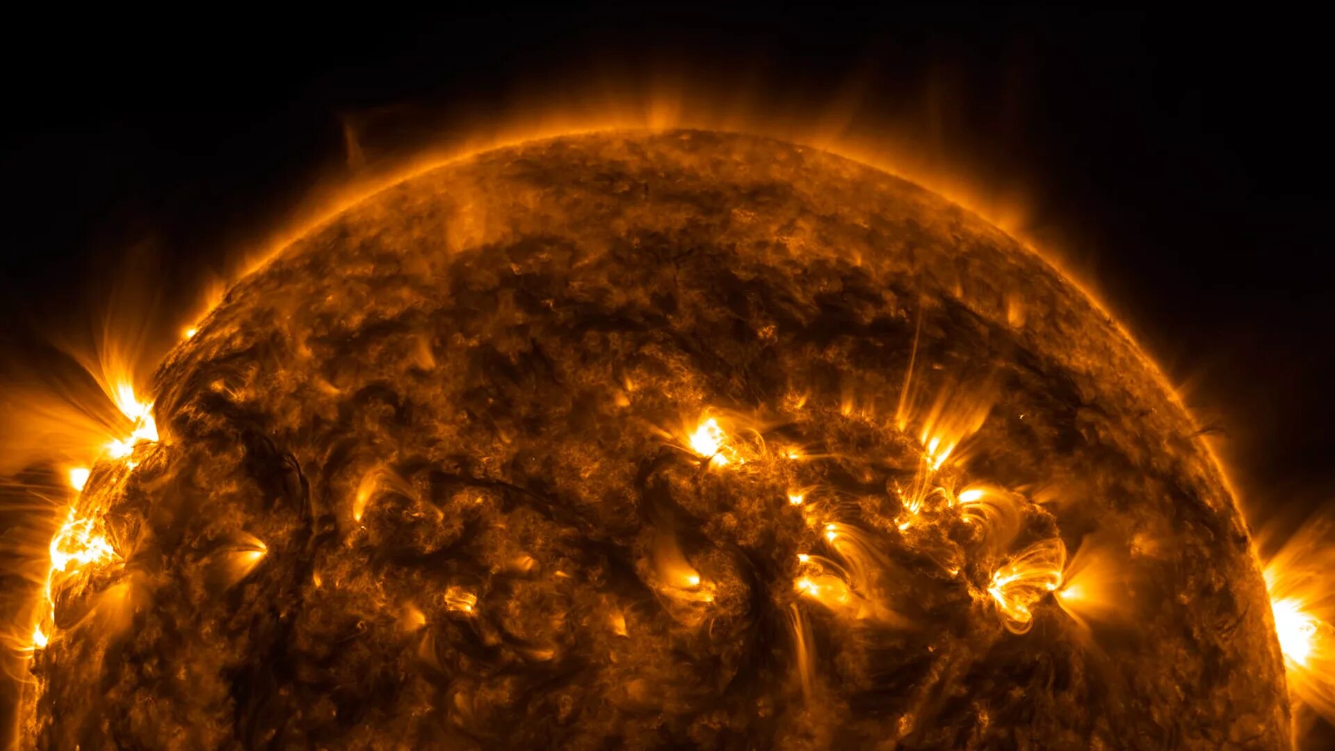 Солнце 4 апреля. Поверхность солнца. Снимки солнца. Солнце в космосе. Солнце снимки НАСА.