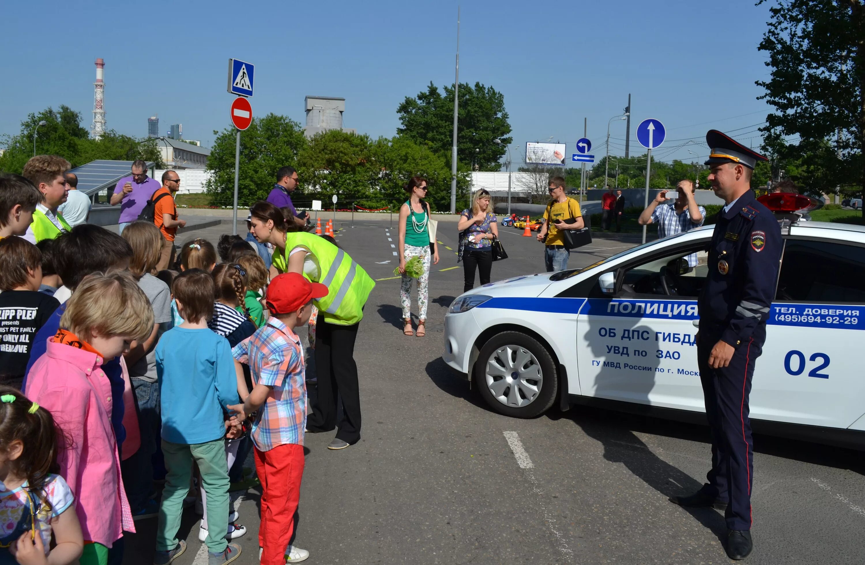 Новые пдд гаи. ГИБДД. Полицейский для детей. ДПС для детей. Безопасность дорожного движения мероприятия.